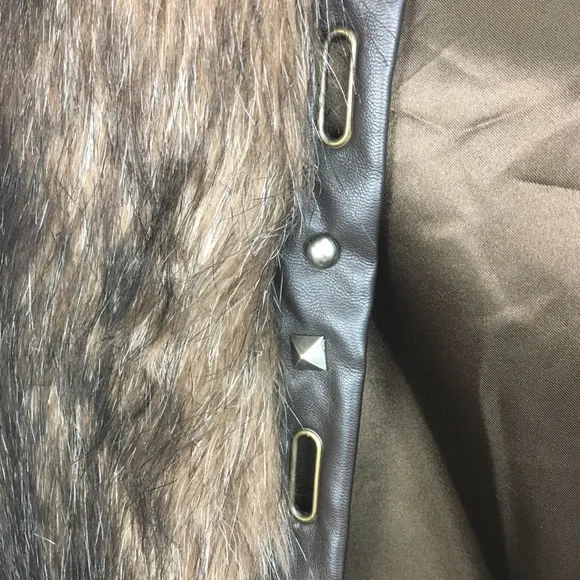 BB Dakota Gold Metal Studs Faux Leather Brown Faux Fur Vest Pockets Small NWT - Picture 4 of 16